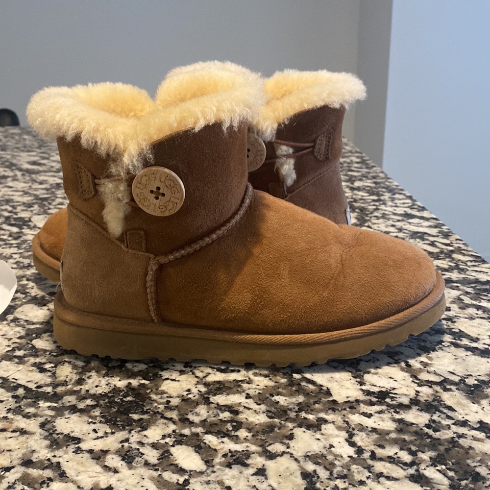 UGG Mini Bailey Button!